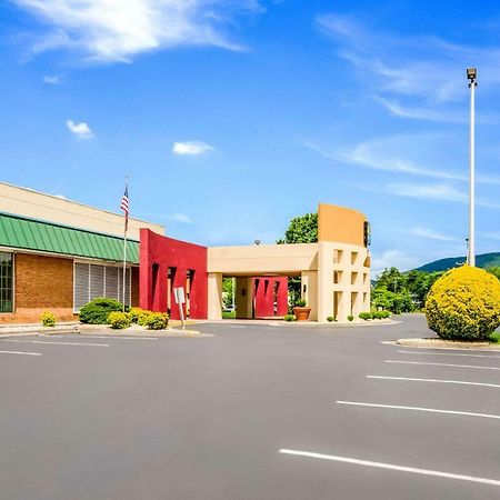 Quality Inn Roanoke Airport Екстериор снимка