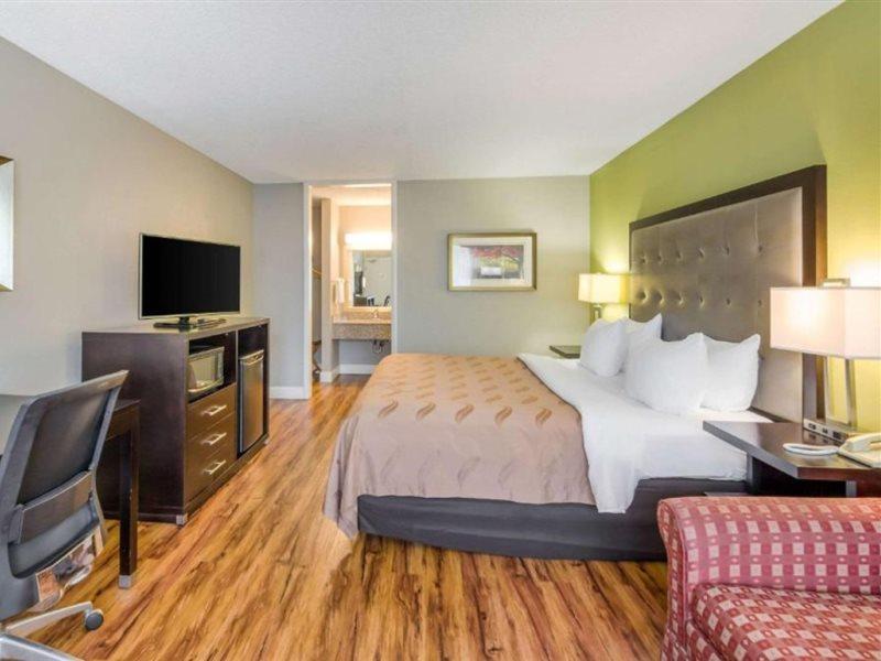 Quality Inn Roanoke Airport Екстериор снимка