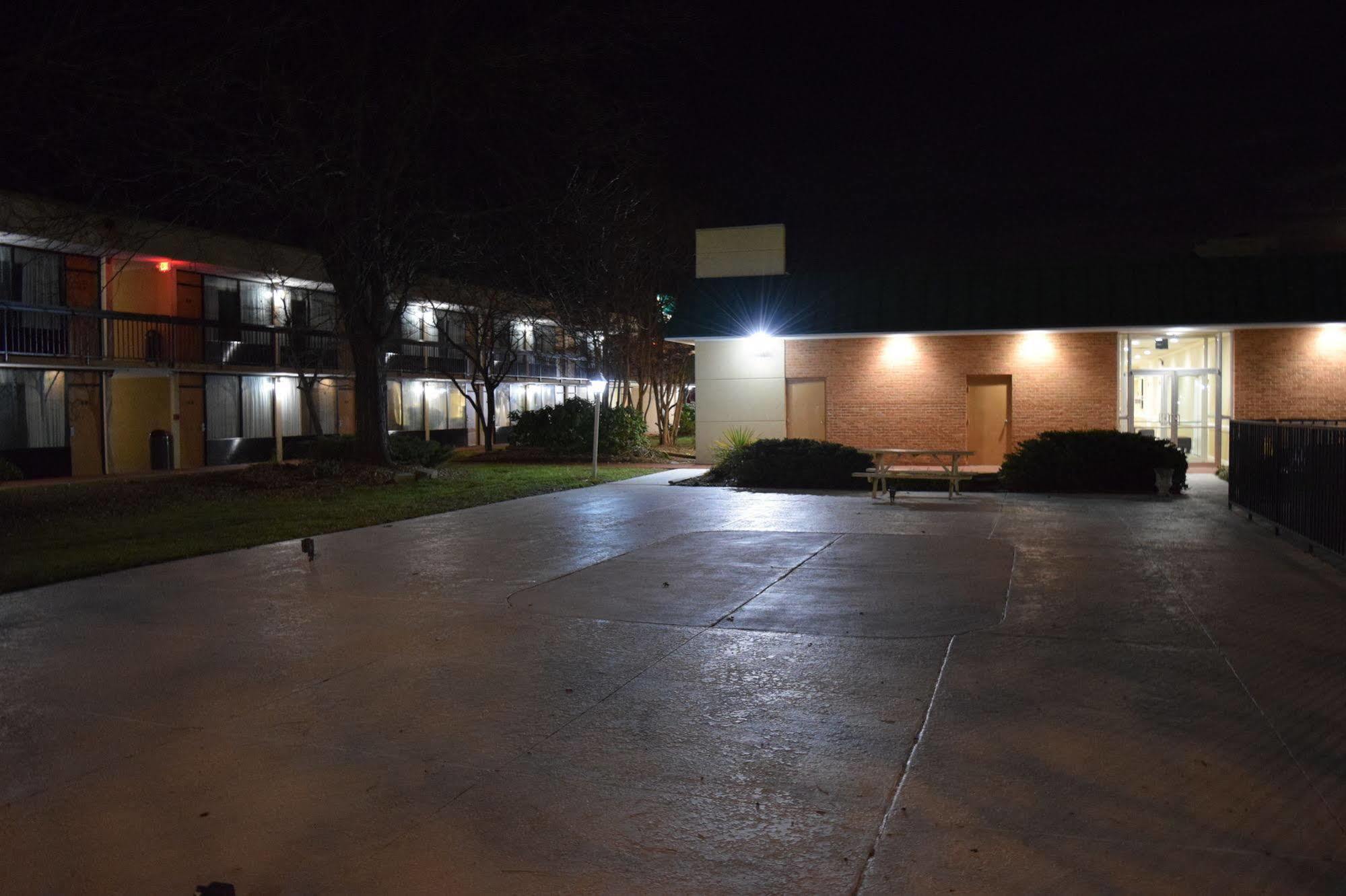Quality Inn Roanoke Airport Екстериор снимка