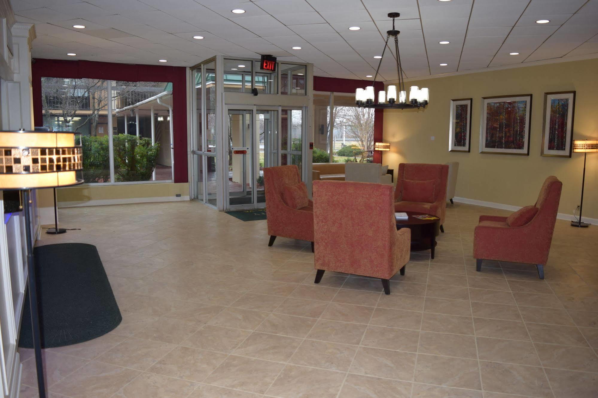 Quality Inn Roanoke Airport Екстериор снимка