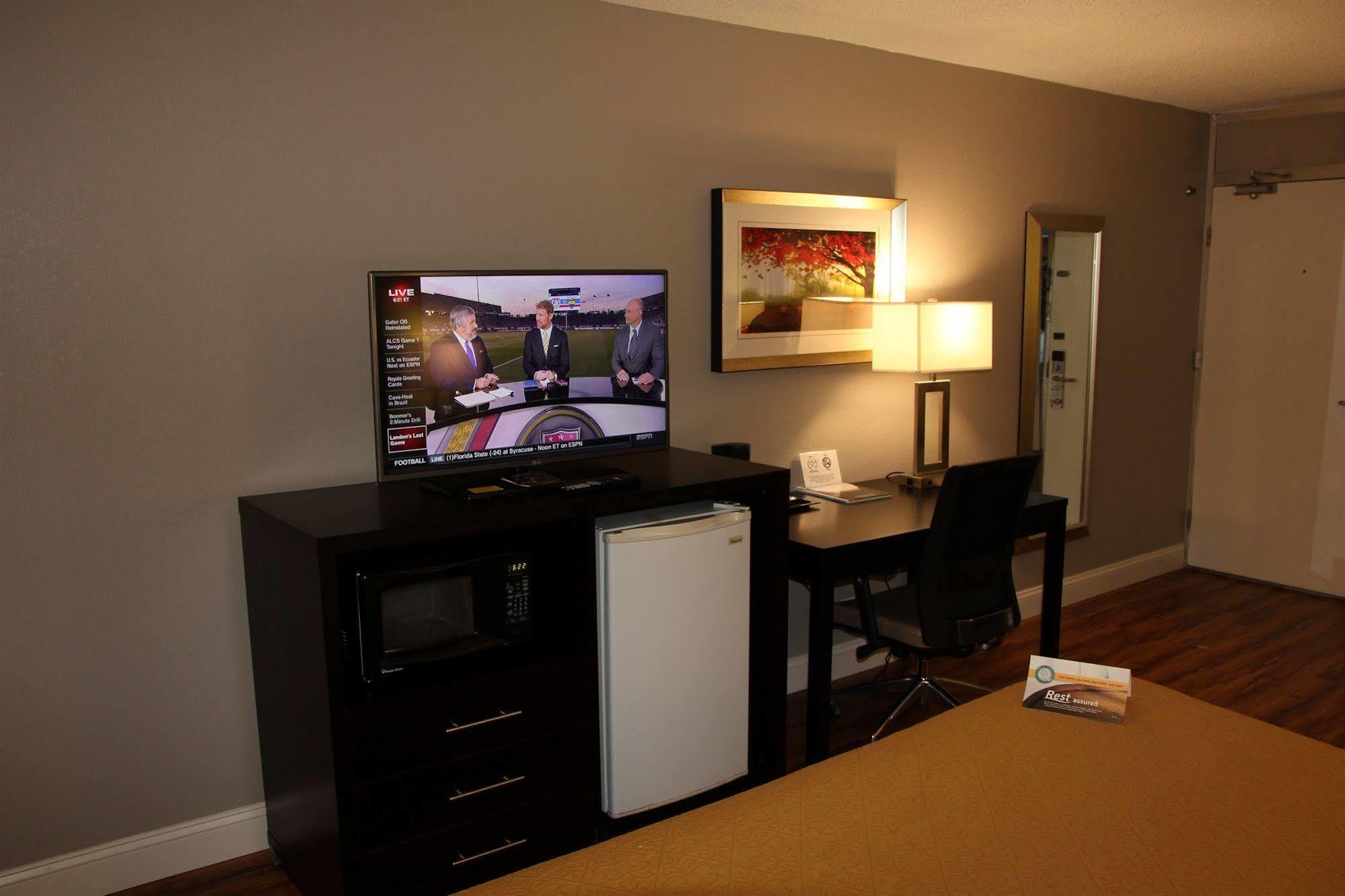 Quality Inn Roanoke Airport Екстериор снимка