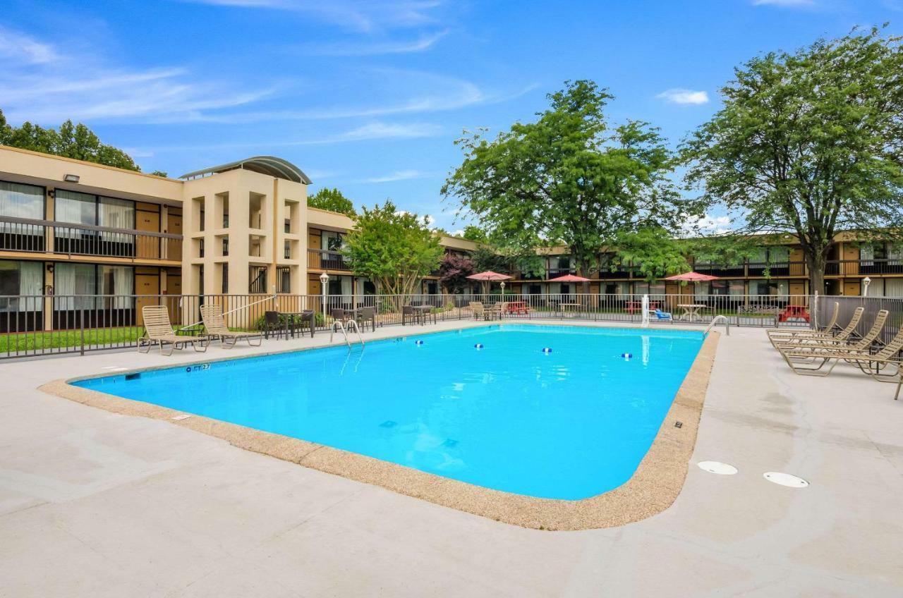 Quality Inn Roanoke Airport Екстериор снимка