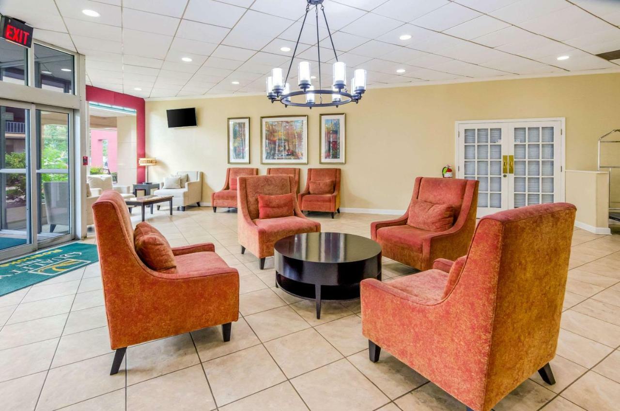Quality Inn Roanoke Airport Екстериор снимка